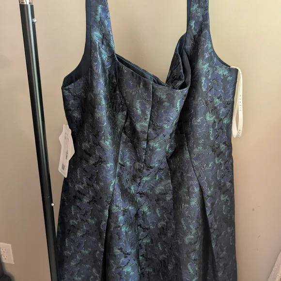 Azazie Jackie Nacy Jacquard Pleated Dress Size 22 NWT - Picture 3 of 4